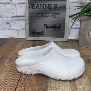 Dickies white clogs size small